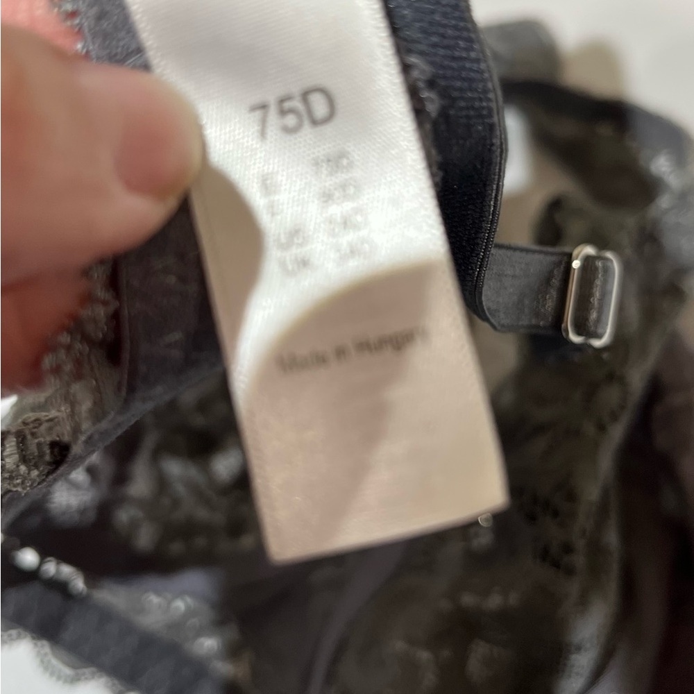 NWOT HANRO Grey Lace Bralette 34D, Soft Cup, Luxury Lingerie, Wireless Support - Picture 5 of 6
